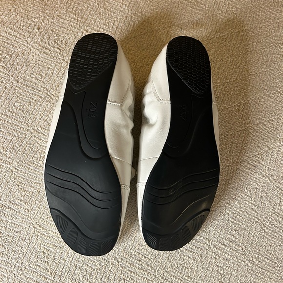 Zara - Picture 2 of 3